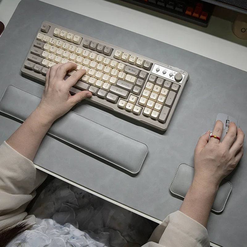 Σετ Συνθετικό Δέρμα (Προστατευτικό γραφείου και μαξιλάρια καρπών)